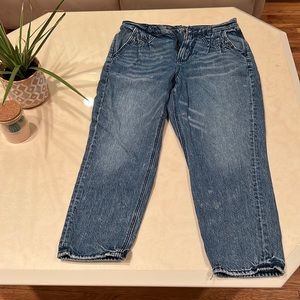 American Eagle Mom Jeans; Size 6